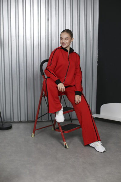 Жіночій костюм зі вставкою