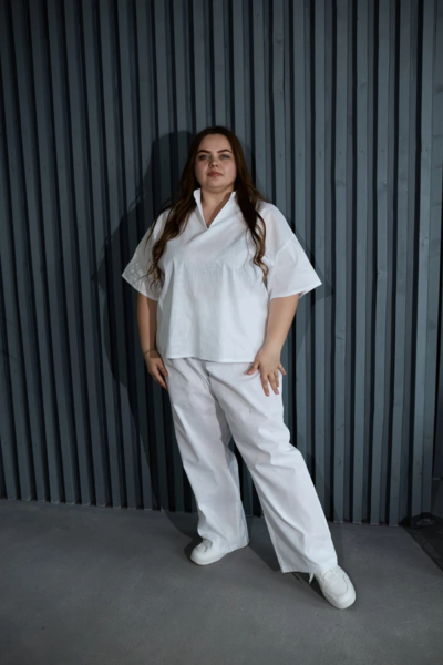 Жіночий костюм з льону