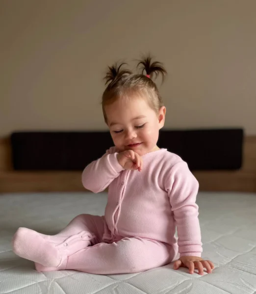 Сліп плюш «Обійми тепла», розміри 56,62,68,74,80,86 — м’який і зручний, із кнопками по всій довжині та манжетами. Дарує тепло й комфорт щодня. Прати лише з темними речами.