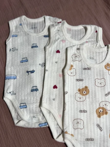 Basic bodysuit for babies